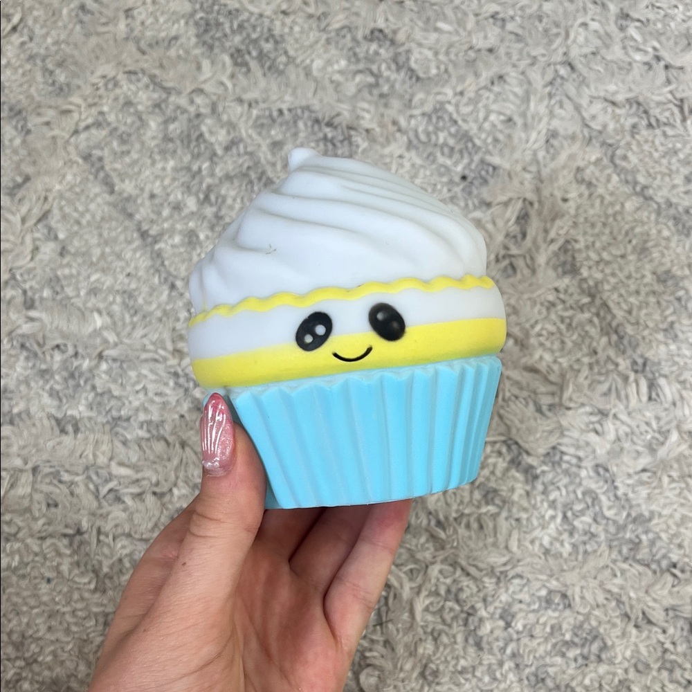 Cute Smiling Cupcake Lamp
